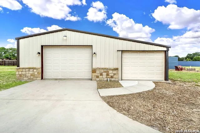 300 Rose Meadow Dr La Vernia, TX 78121
