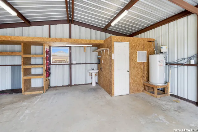 300 Rose Meadow Dr La Vernia, TX 78121
