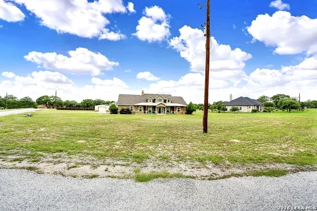300 Rose Meadow Dr La Vernia, TX 78121