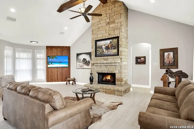 300 Rose Meadow Dr La Vernia, TX 78121