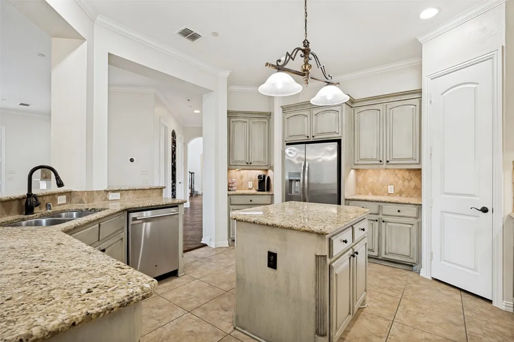 671 Lakeridge Drive Fairview, TX 75069