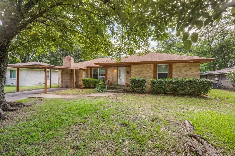 1306 Magnolia Street Gainesville, TX 76240