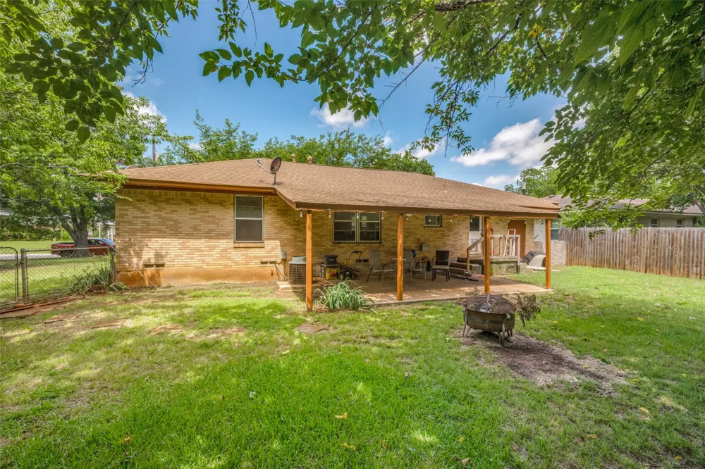 1306 Magnolia Street Gainesville, TX 76240