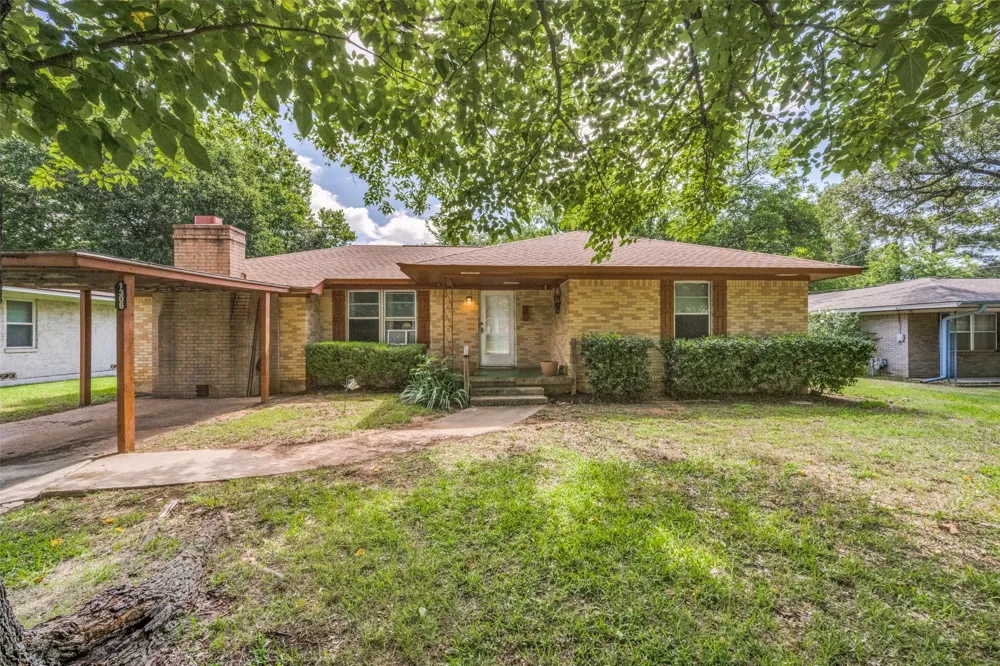 1306 Magnolia Street Gainesville, TX 76240