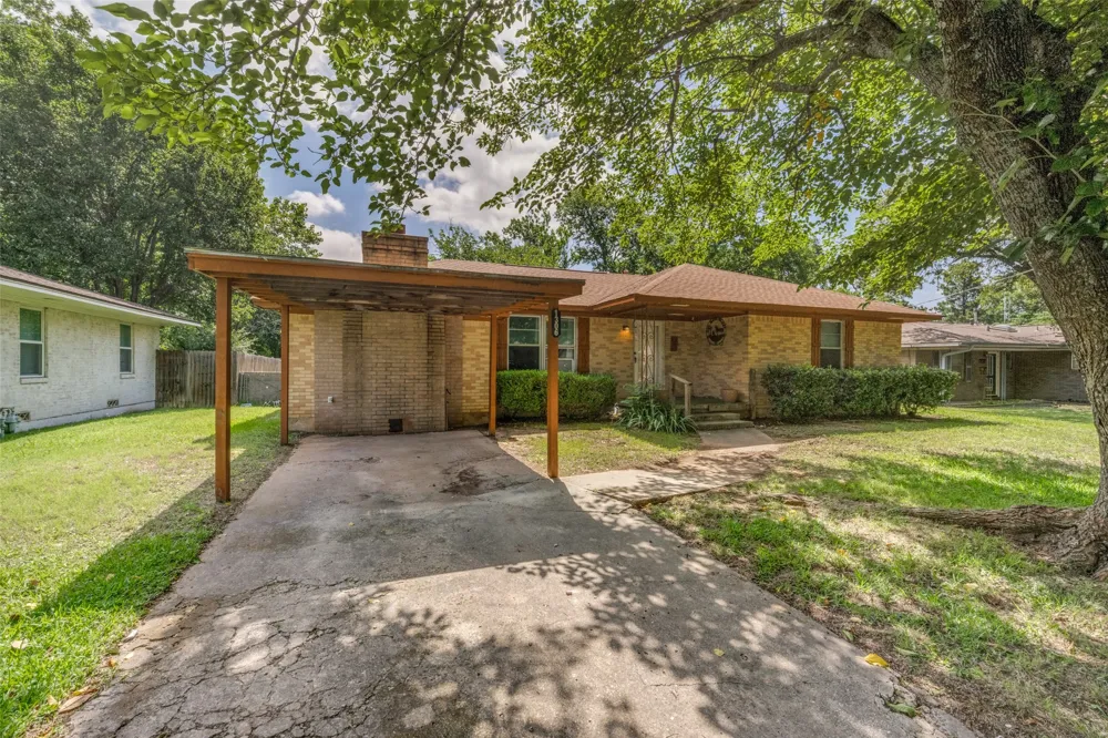 1306 Magnolia Street Gainesville, TX 76240