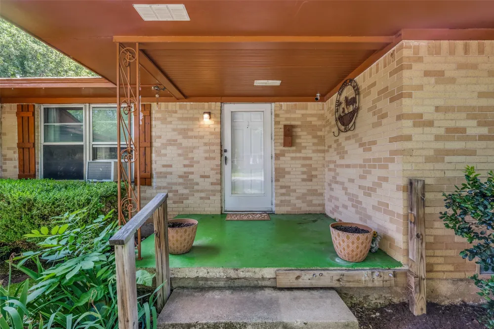 1306 Magnolia Street Gainesville, TX 76240