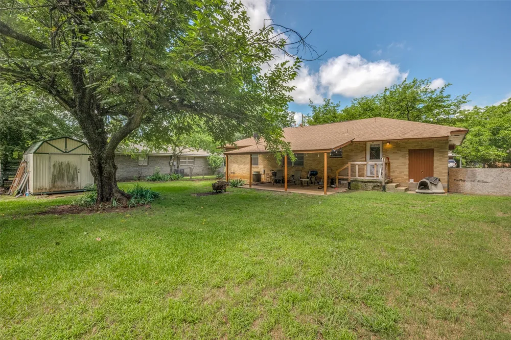 1306 Magnolia Street Gainesville, TX 76240