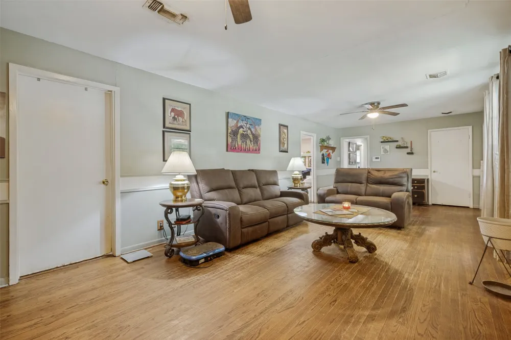 1306 Magnolia Street Gainesville, TX 76240