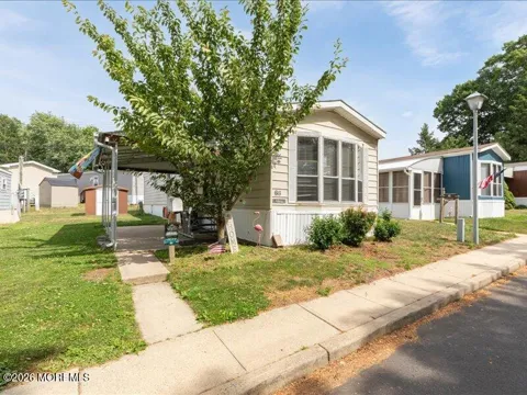66 Shorehaven Park