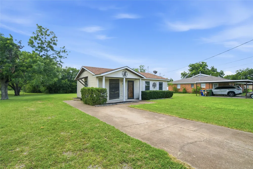 200 Russell Street White Settlement, TX 76108