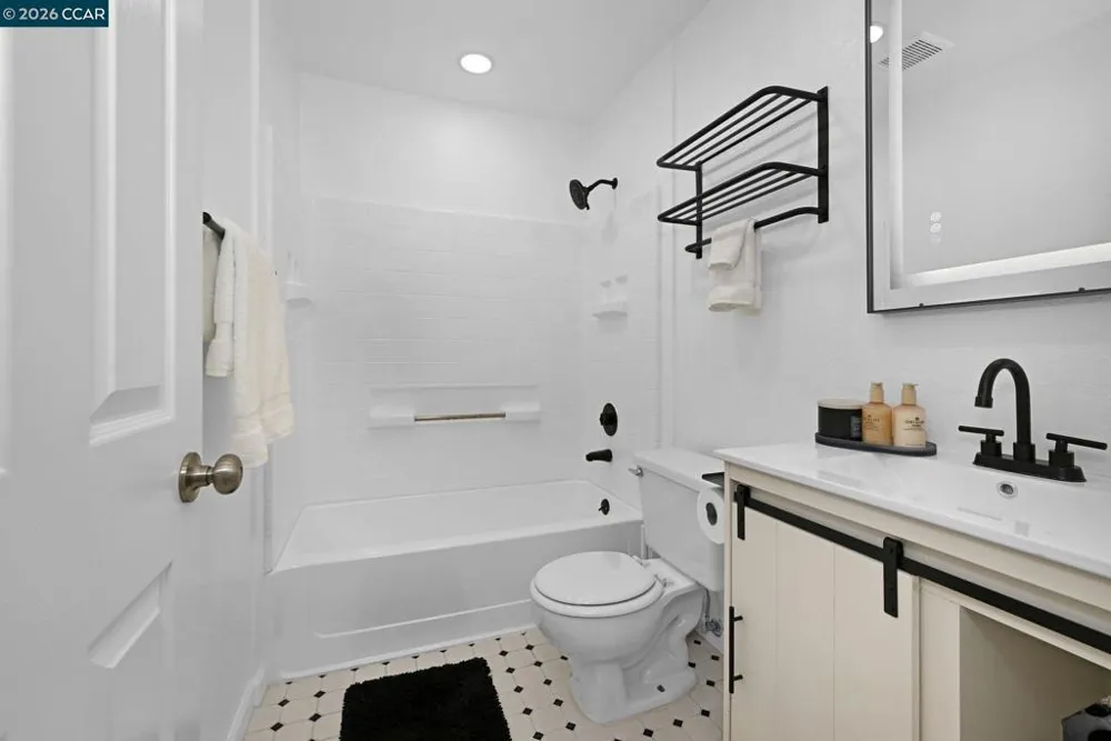 1410 Bel Air Dr #203 Concord, CA 94521