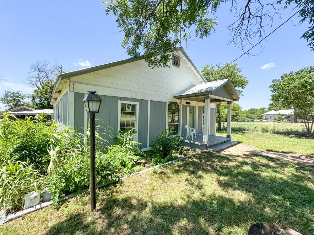 1402 Avenue A Cisco, TX 76437