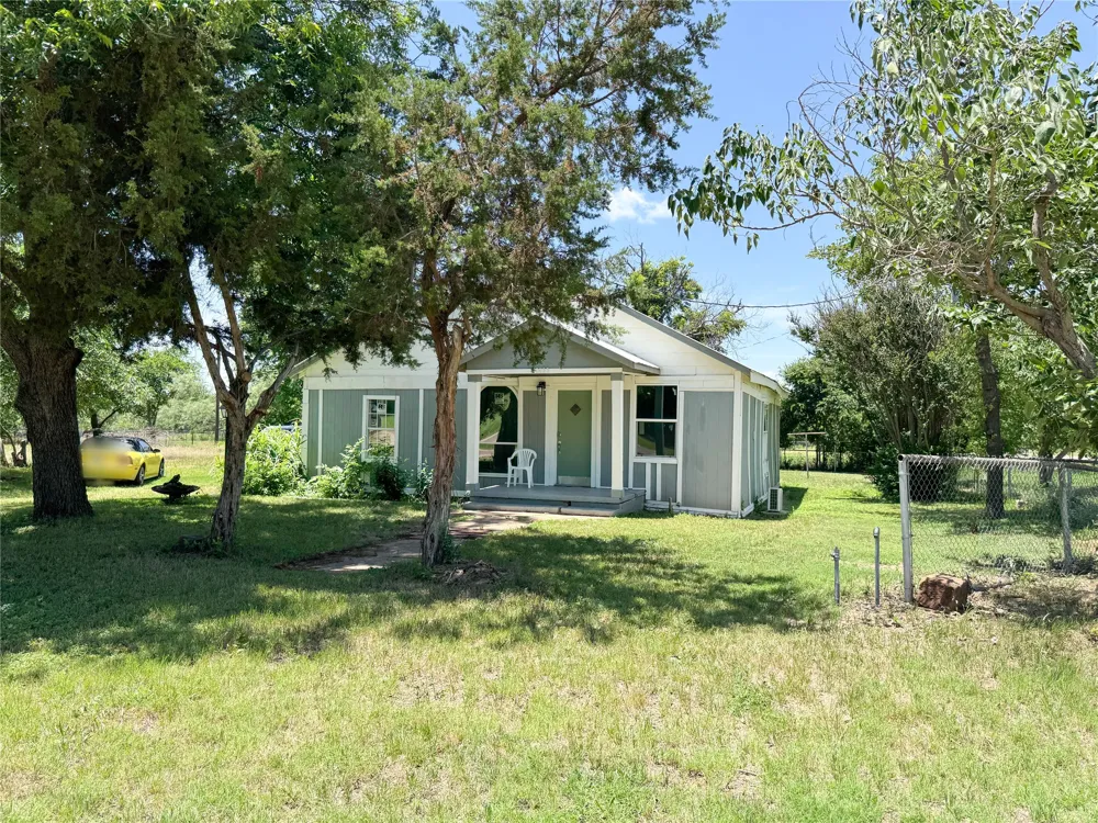 1402 Avenue A Cisco, TX 76437