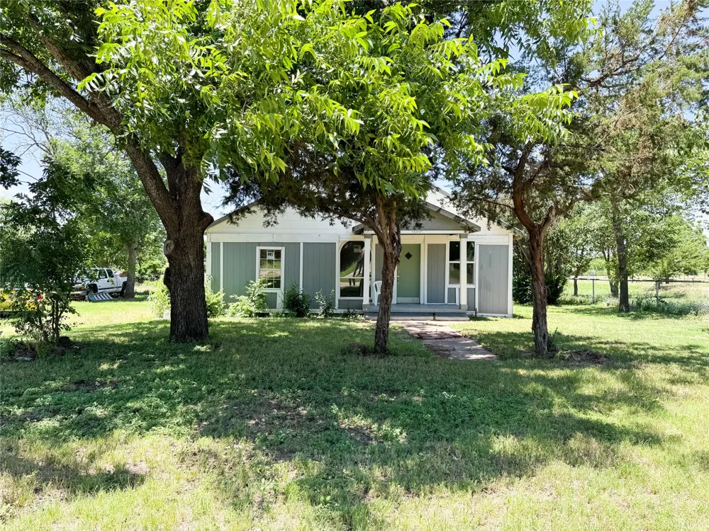 1402 Avenue A Cisco, TX 76437