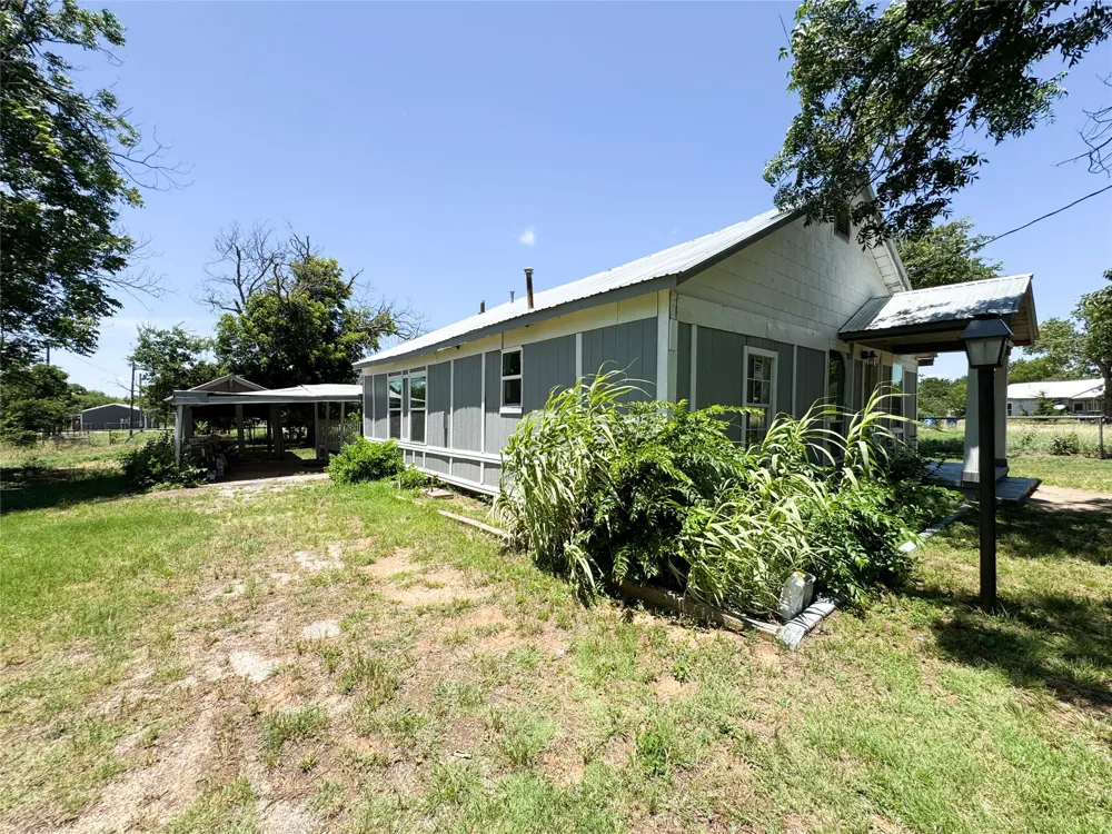 1402 Avenue A Cisco, TX 76437