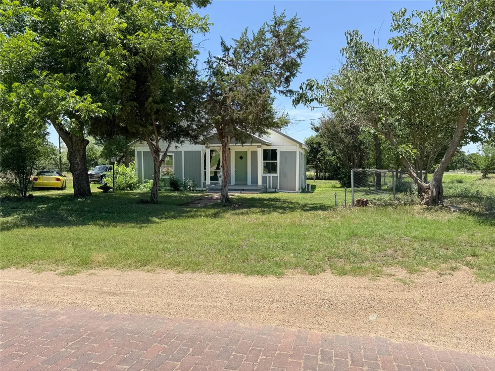 1402 Avenue A Cisco, TX 76437