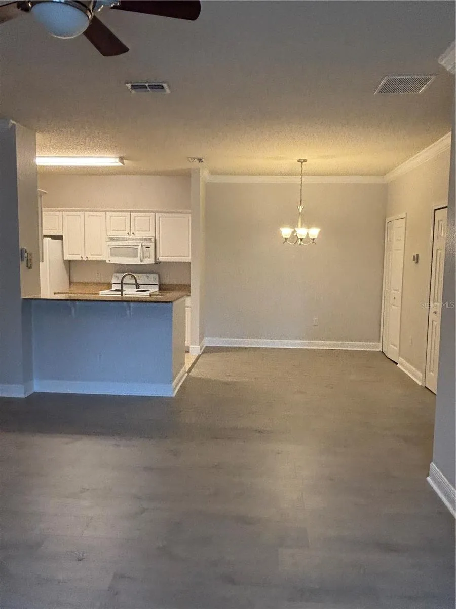 417 SOUTHERN PECAN CIRCLE #207 Winter Garden, FL 34787