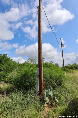 8711 County Road 1301 Moore, TX 78057