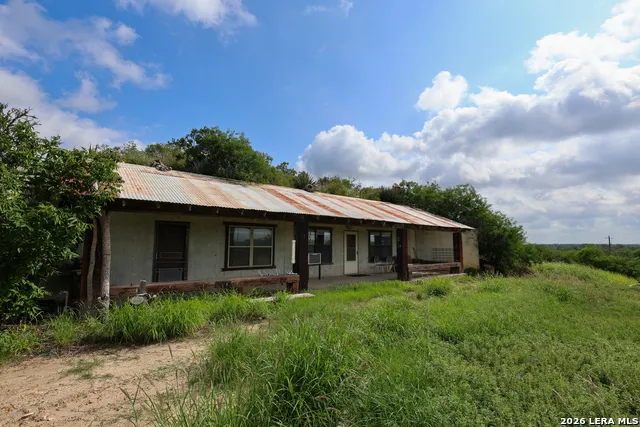 8711 County Road 1301 Moore, TX 78057