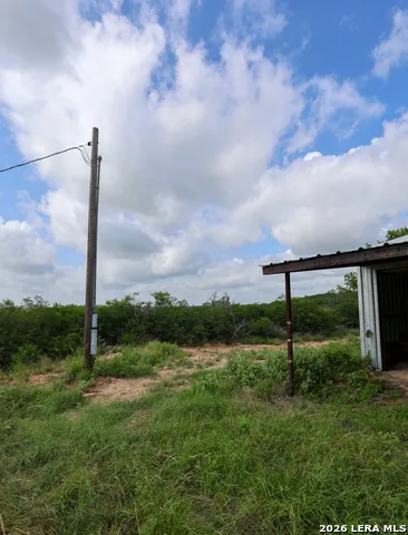 8711 County Road 1301 Moore, TX 78057