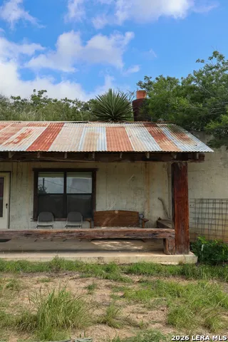8711 County Road 1301 Moore, TX 78057
