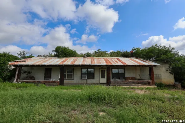 8711 County Road 1301 Moore, TX 78057