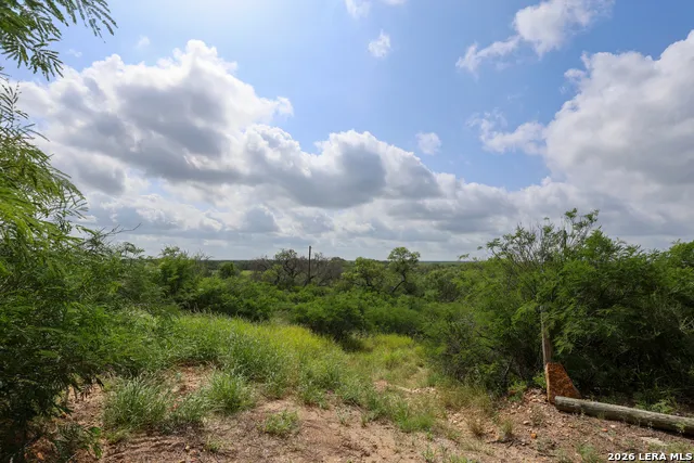 8711 County Road 1301 Moore, TX 78057