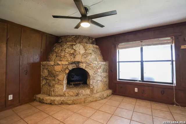 8711 County Road 1301 Moore, TX 78057