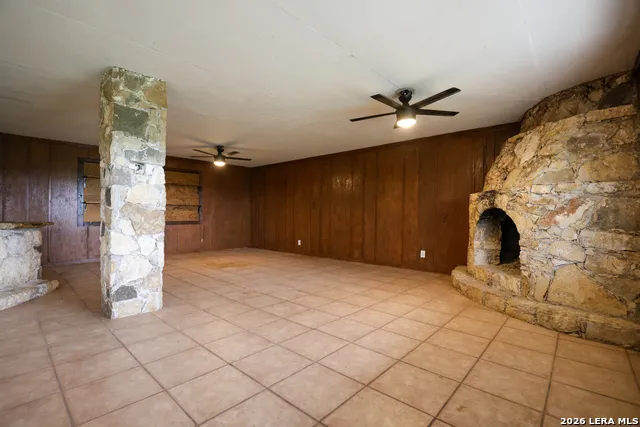 8711 County Road 1301 Moore, TX 78057