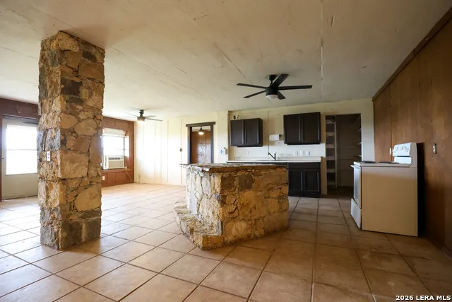 8711 County Road 1301 Moore, TX 78057