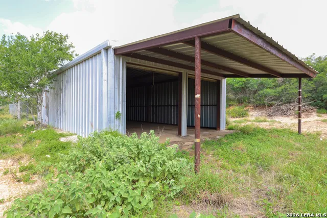 8711 County Road 1301 Moore, TX 78057