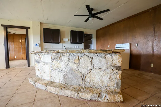 8711 County Road 1301 Moore, TX 78057
