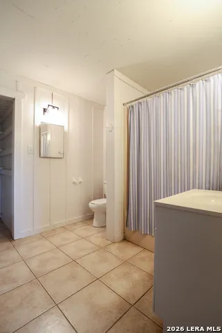 8711 County Road 1301 Moore, TX 78057