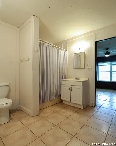 8711 County Road 1301 Moore, TX 78057