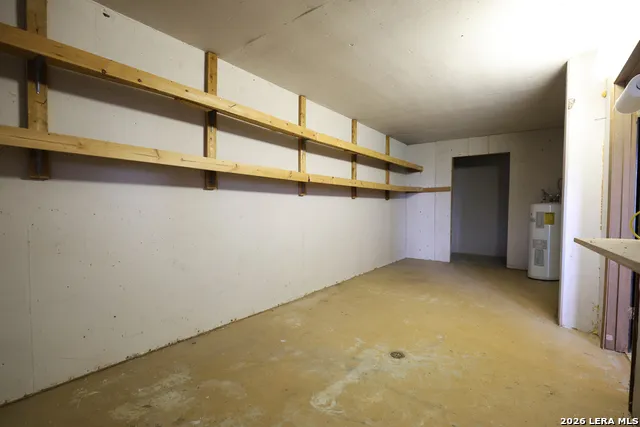 8711 County Road 1301 Moore, TX 78057