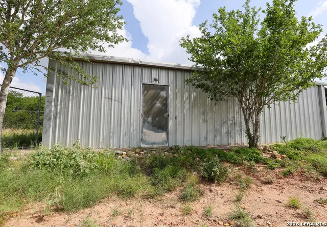 8711 County Road 1301 Moore, TX 78057