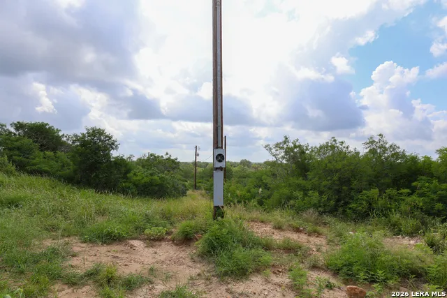 8711 County Road 1301 Moore, TX 78057