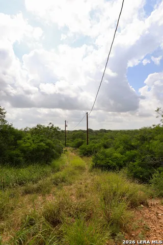 8711 County Road 1301 Moore, TX 78057