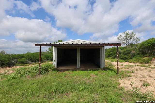 8711 County Road 1301 Moore, TX 78057
