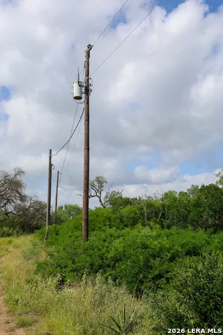 8711 County Road 1301 Moore, TX 78057