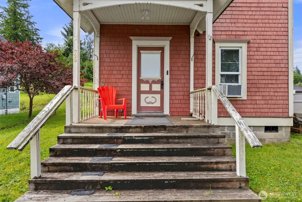 722 E Cowlitz Street South Bend, WA 98586