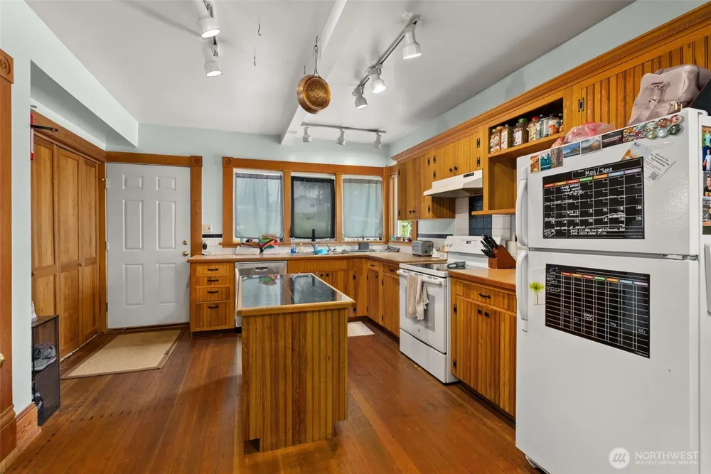 722 E Cowlitz Street South Bend, WA 98586