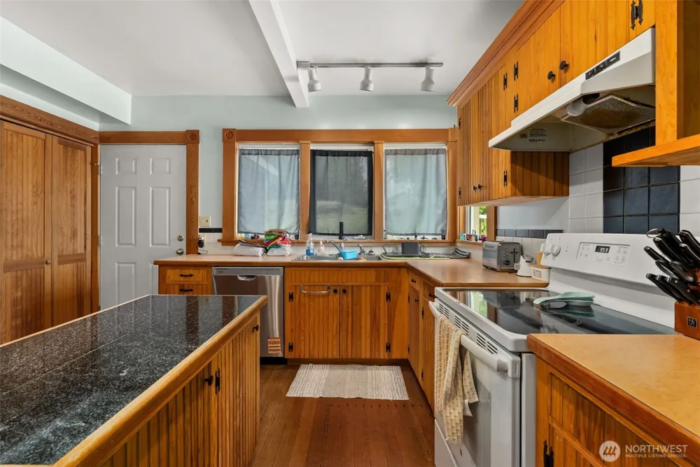 722 E Cowlitz Street South Bend, WA 98586