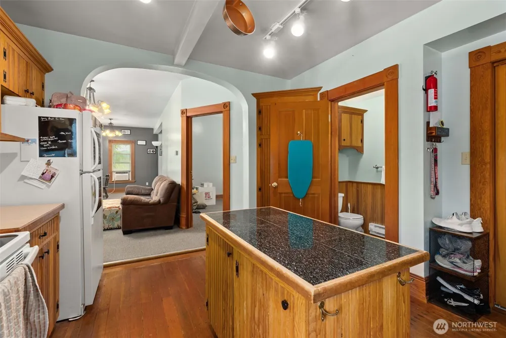 722 E Cowlitz Street South Bend, WA 98586