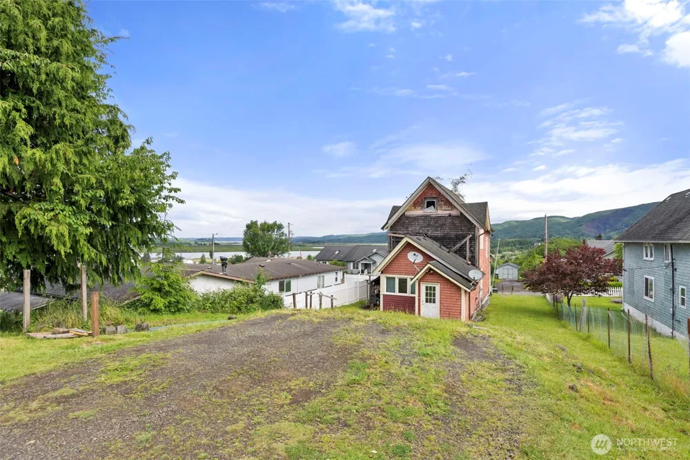722 E Cowlitz Street South Bend, WA 98586