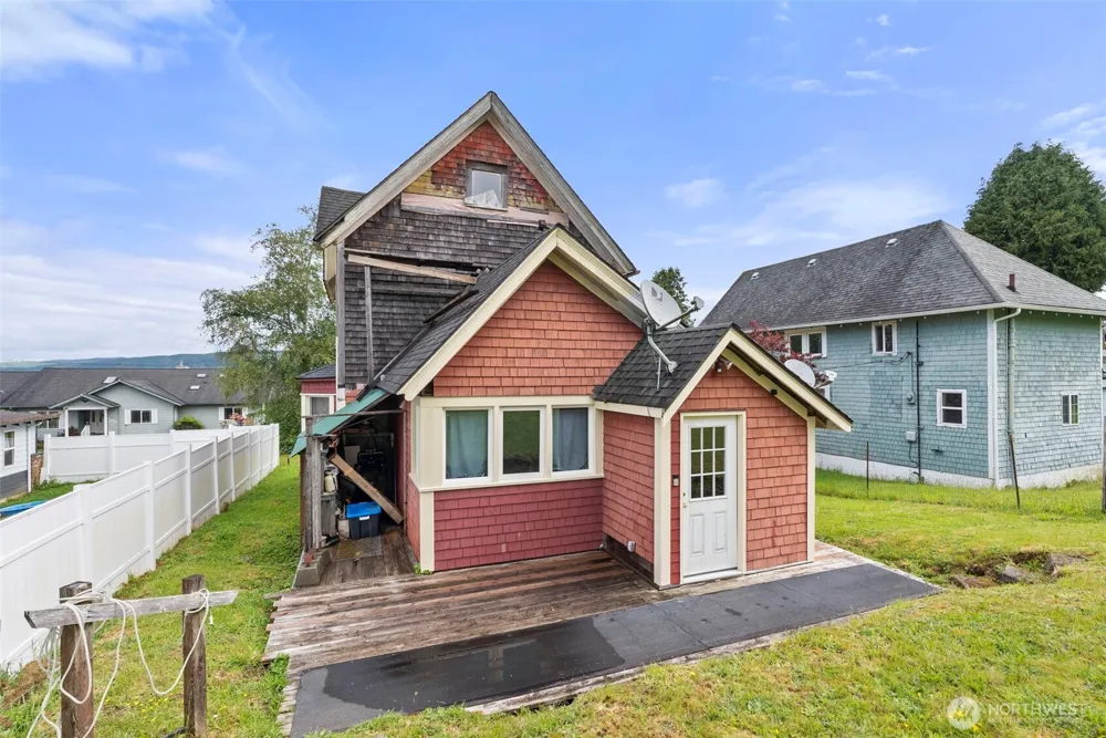 722 E Cowlitz Street South Bend, WA 98586