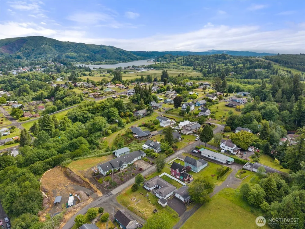 722 E Cowlitz Street South Bend, WA 98586