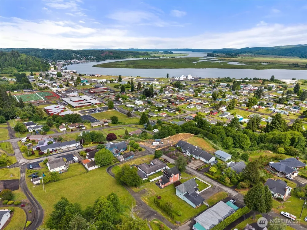 722 E Cowlitz Street South Bend, WA 98586