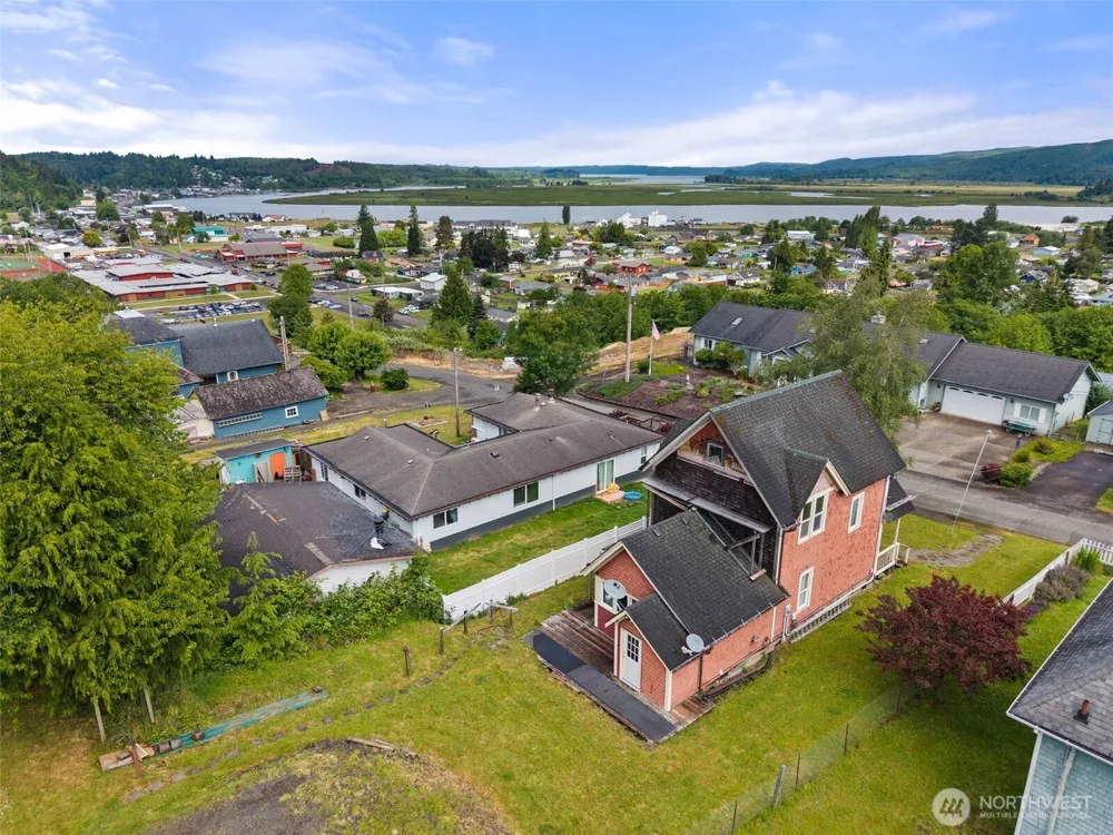 722 E Cowlitz Street South Bend, WA 98586