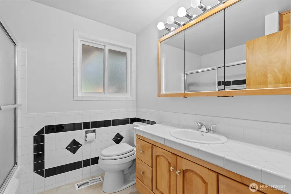 6712 53rd Street W University Place, WA 98467